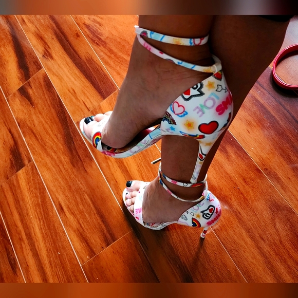 ALDO Rainbow Graphic Pumps - Picture 3 of 7